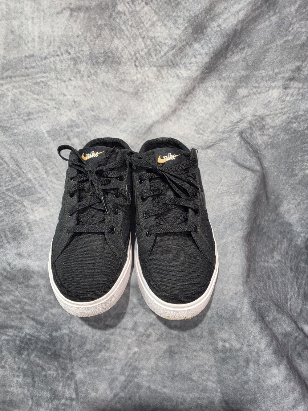 Nike Court Legacy Mule in Black